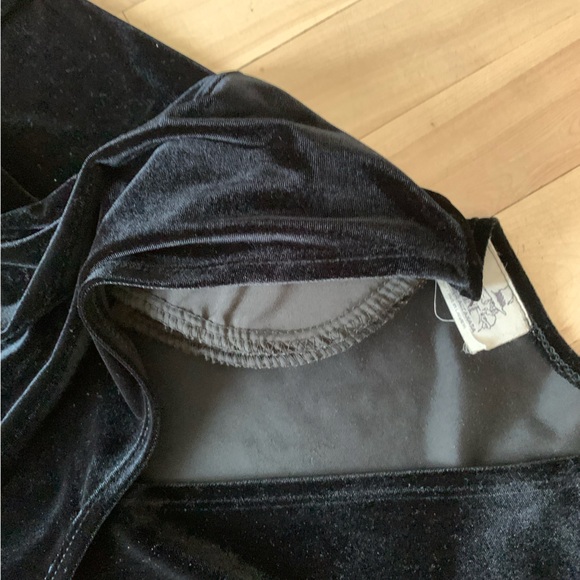 VINTAGE - Black Velvet Dress - Picture 6 of 11